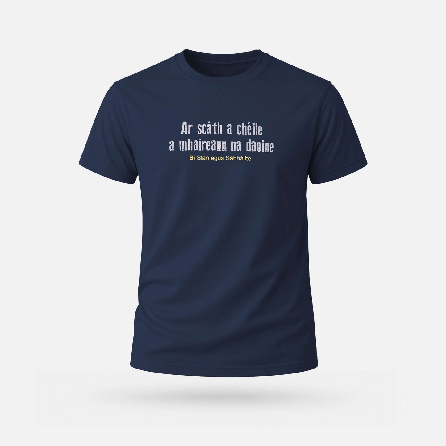 Ar Scáth a Chéile a Mhaireann na Daoine - Adults' T-Shirt - Spailpín - Navy / S