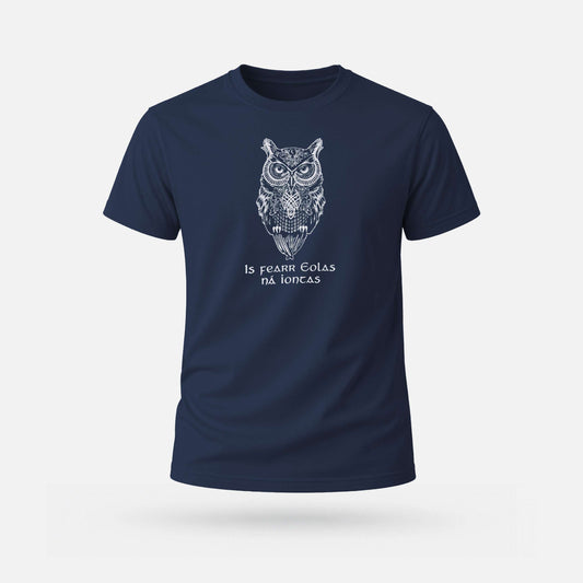 Is Fearr Eolas na Iontas - Adults' T-Shirt - Spailpín - Navy / S