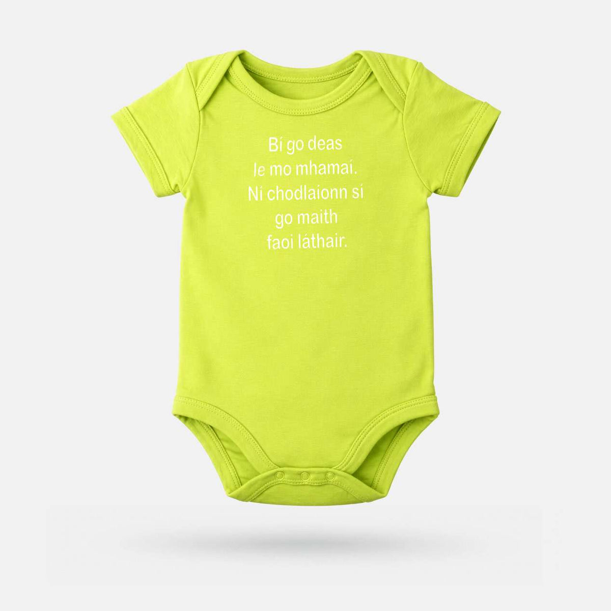 Bí Go Deas Le Mo Mhamaí. Ní Chodhlaíonn Sí Go Maith Faoi Láthair - Baby Grow - Spailpín - 0-3 Months / Lime Green
