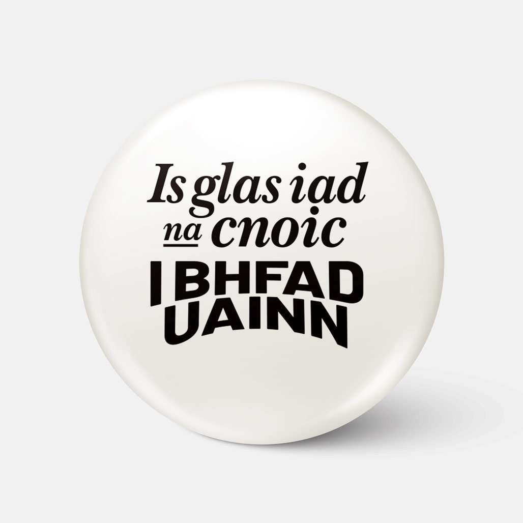 Is Glas Iad na Cnoic i bhFad Uainn - Badge - Spailpín