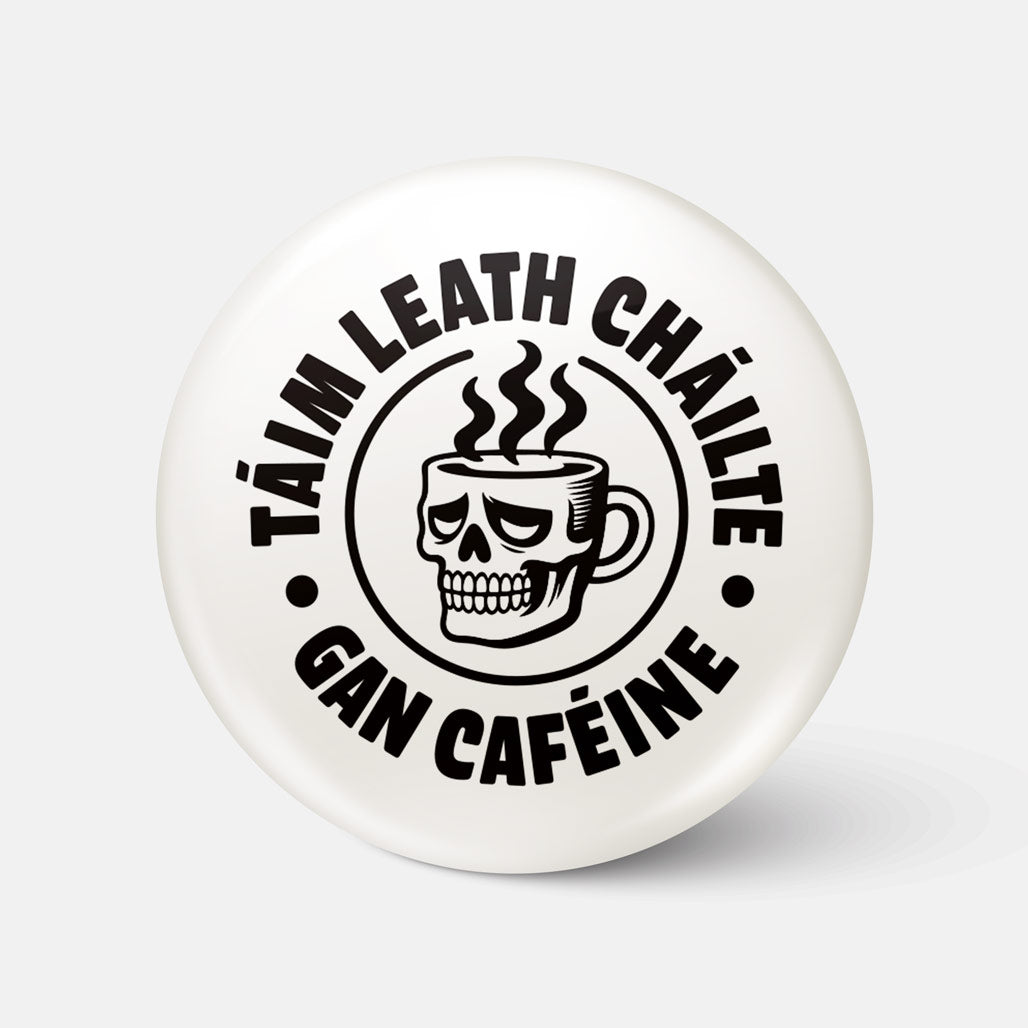 Táim Leath Cháilte Gan Caféine - Badge