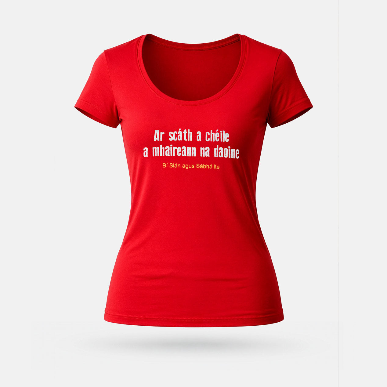 Ar Scáth a Chéile a Mhaireann na Doine - Womens' Scoop Neck T-Shirt