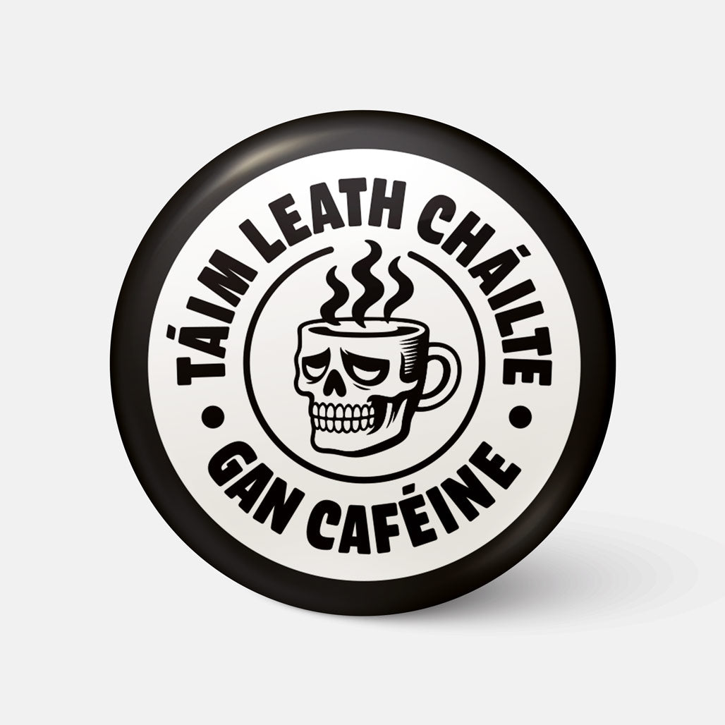 Táim Leath Cháilte Gan Caféine - Badge