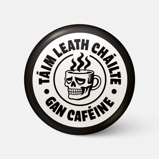 Táim Leath Cháilte Gan Caféine - Badge