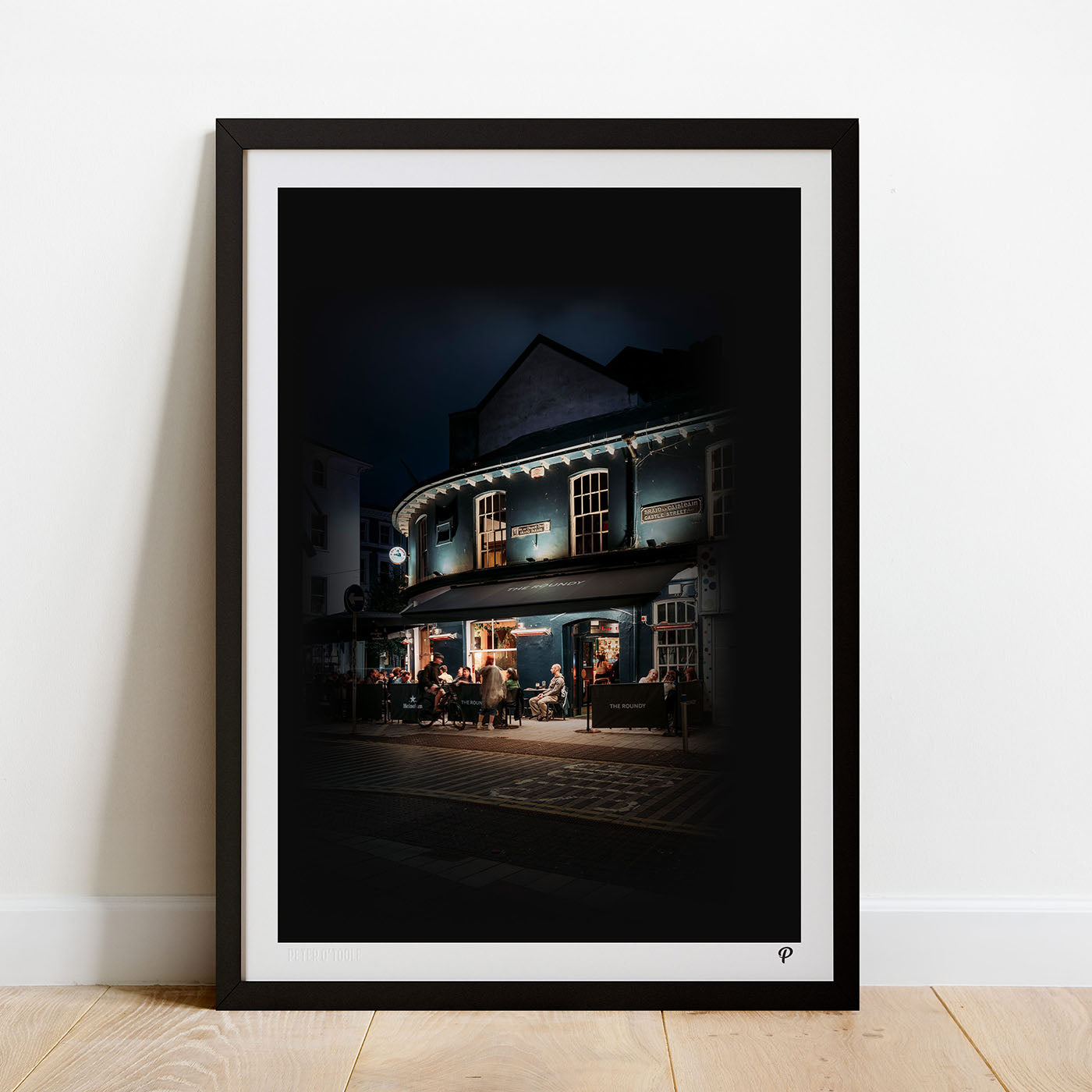 The Roundy Pub print